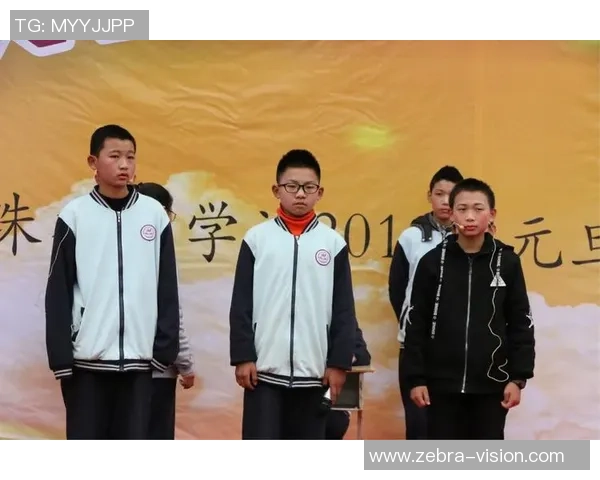 足球明星与孩子们心灵对话：温馨采访展现童真与梦想的交融